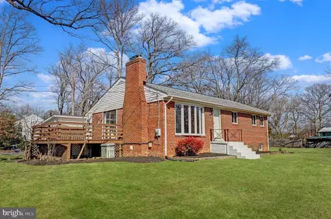 7036 Forest View Dr, Springfield, VA 22150