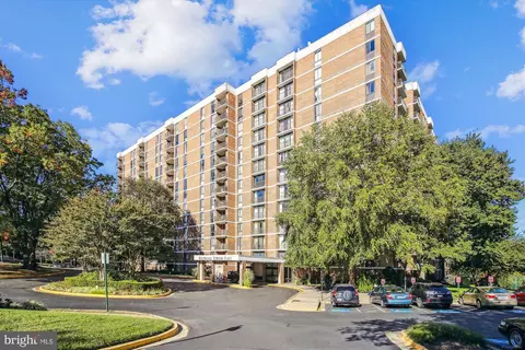 2300 Pimmit Dr #918, Falls Church, VA 22043