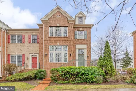 12241 Water Elm Ln, Fairfax, VA 22030