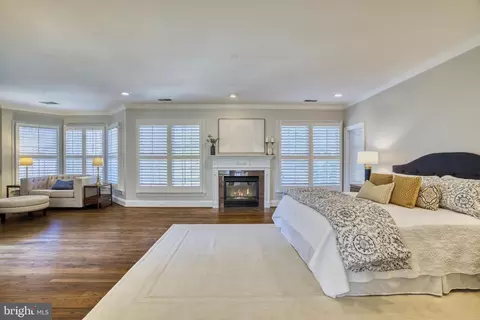 Bedroom - 5802 Bent Twig Rd, Mclean, VA 22101 photo 3 of 4
