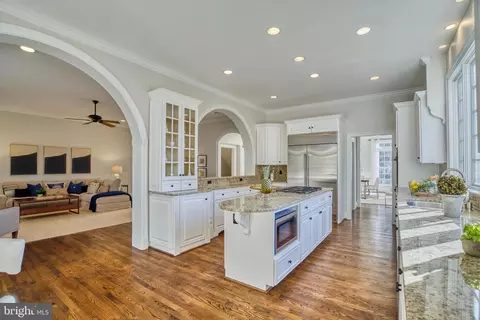 Kitchen - 5802 Bent Twig Rd, Mclean, VA 22101 photo 9 of 10