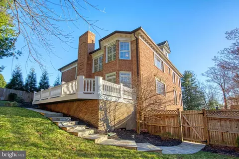 Exterior - 5802 Bent Twig Rd, Mclean, VA 22101 photo 9 of 11