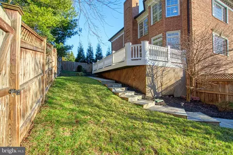 Exterior - 5802 Bent Twig Rd, Mclean, VA 22101 photo 8 of 11