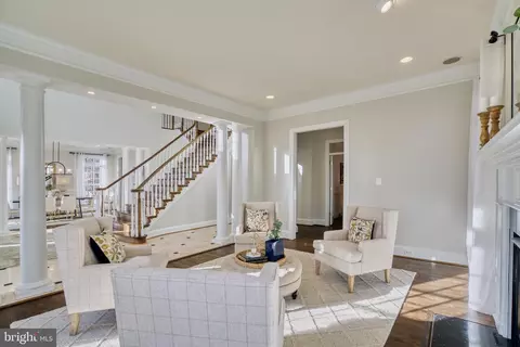 Living - 5802 Bent Twig Rd, Mclean, VA 22101 photo 5 of 17
