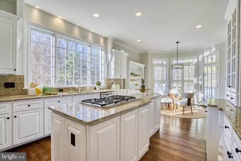 Kitchen - 5802 Bent Twig Rd, Mclean, VA 22101 photo 5 of 10
