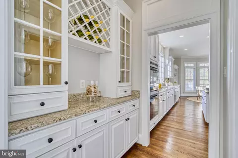 Kitchen - 5802 Bent Twig Rd, Mclean, VA 22101 photo 2 of 10
