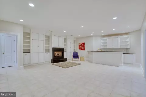 Living - 5802 Bent Twig Rd, Mclean, VA 22101 photo 16 of 17
