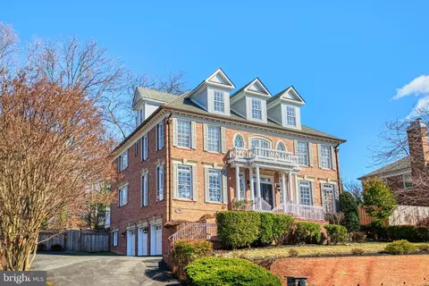 Exterior - 5802 Bent Twig Rd, Mclean, VA 22101 photo 2 of 11