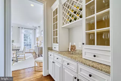 Kitchen - 5802 Bent Twig Rd, Mclean, VA 22101 photo 3 of 10