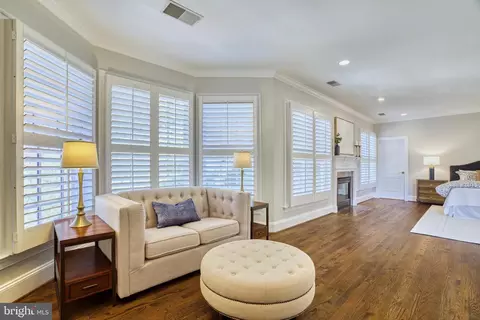 Living - 5802 Bent Twig Rd, Mclean, VA 22101 photo 12 of 17