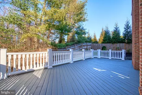 Exterior - 5802 Bent Twig Rd, Mclean, VA 22101 photo 5 of 11