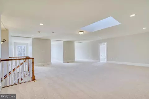 Living - 5802 Bent Twig Rd, Mclean, VA 22101 photo 14 of 17