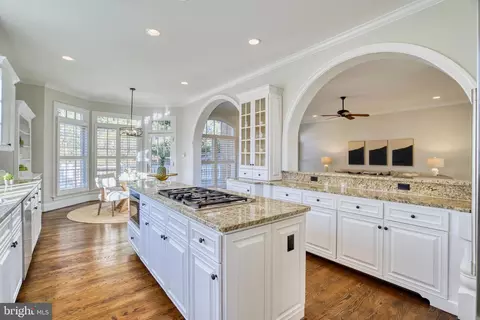 Kitchen - 5802 Bent Twig Rd, Mclean, VA 22101 photo 4 of 10