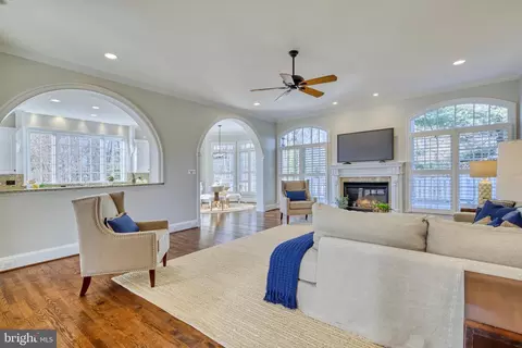 Living - 5802 Bent Twig Rd, Mclean, VA 22101 photo 2 of 17