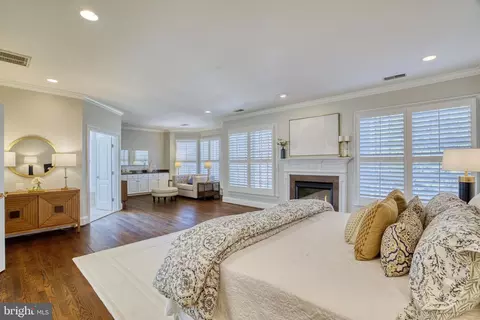 Bedroom - 5802 Bent Twig Rd, Mclean, VA 22101 photo 2 of 4