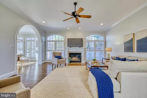 Living - 5802 Bent Twig Rd, Mclean, VA 22101 photo 10 of 17