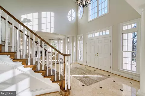 Entry Way - 5802 Bent Twig Rd, Mclean, VA 22101 photo 2 of 7