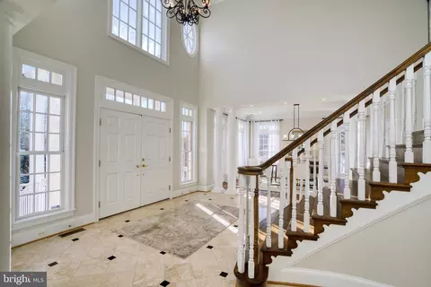 Entry Way - 5802 Bent Twig Rd, Mclean, VA 22101 photo 3 of 7