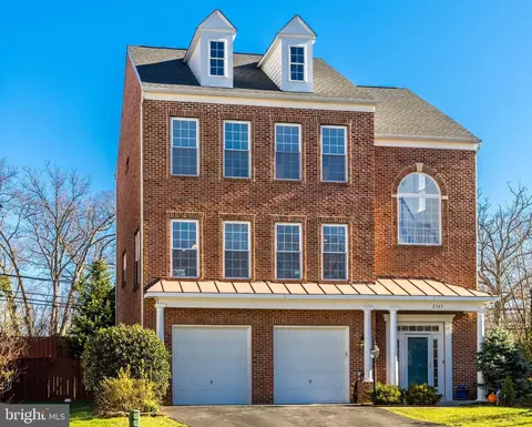 2343 Brittany Parc Dr, Falls Church, VA 22043