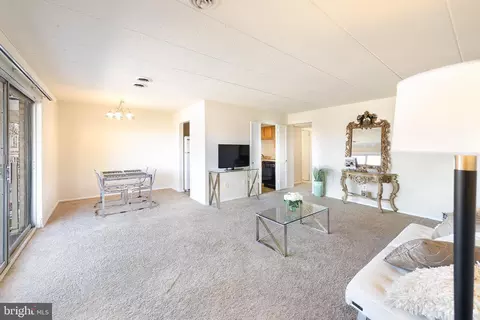 2634 Wagon Dr #280, Alexandria, VA 22303