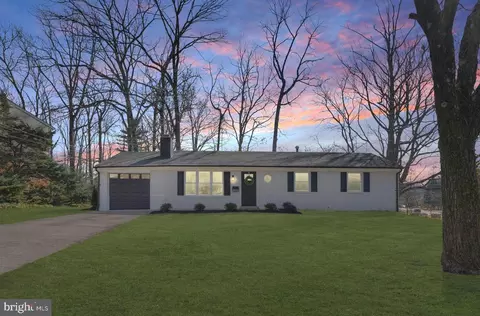 8933 Braeburn Dr, Annandale, VA 22003
