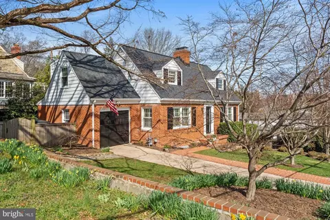 6026 Woodmont Rd, Alexandria, VA 22307