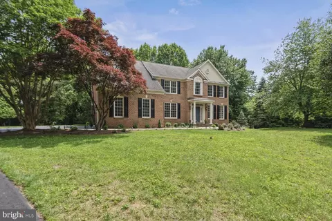 815 Sherlin Ln, Great Falls, VA 22066