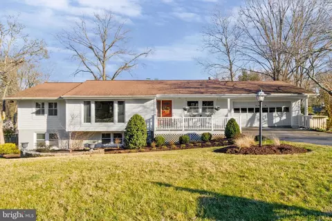 7617 Leith Pl, Alexandria, VA 22307
