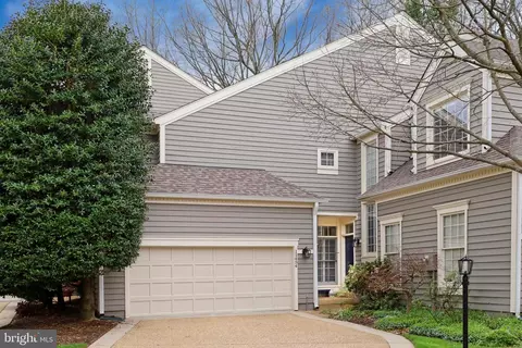 11454 Hollow Timber Ct, Reston, VA 20194
