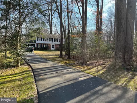 12323 Folkstone Dr, Herndon, VA 20171