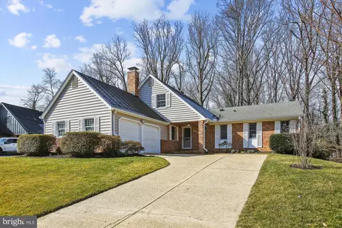 7729 Carrleigh Pkwy, Springfield, VA 22152