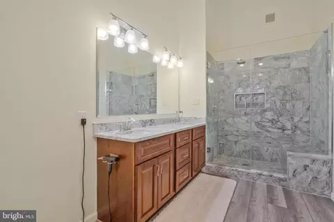 Bath - 8858 Eagle Rock Ln, Springfield, VA 22153 photo 6 of 7
