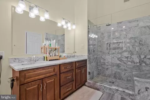 Bath - 8858 Eagle Rock Ln, Springfield, VA 22153 photo 7 of 7