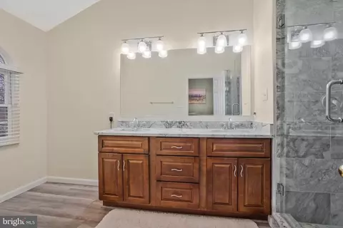 Bath - 8858 Eagle Rock Ln, Springfield, VA 22153 photo 5 of 7