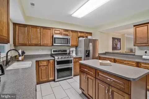 Kitchen - 8858 Eagle Rock Ln, Springfield, VA 22153 photo 5 of 6