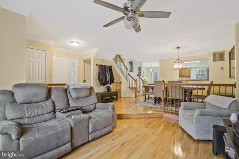 Living - 8858 Eagle Rock Ln, Springfield, VA 22153 photo 1 of 8