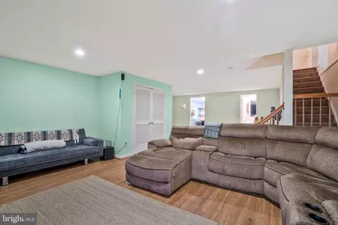 Living - 8858 Eagle Rock Ln, Springfield, VA 22153 photo 7 of 8