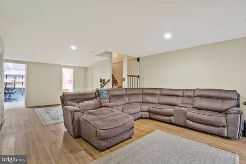 Living - 8858 Eagle Rock Ln, Springfield, VA 22153 photo 6 of 8