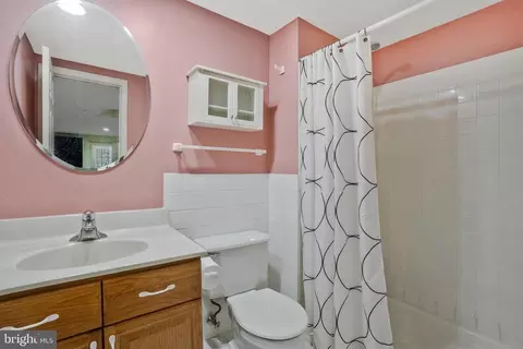 Bath - 8858 Eagle Rock Ln, Springfield, VA 22153 photo 3 of 7