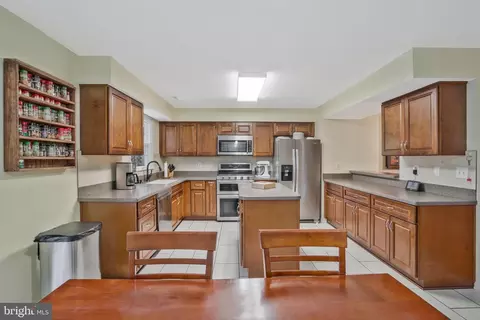 Kitchen - 8858 Eagle Rock Ln, Springfield, VA 22153 photo 2 of 6
