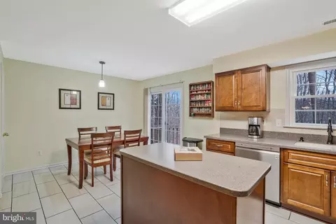 Kitchen - 8858 Eagle Rock Ln, Springfield, VA 22153 photo 3 of 6
