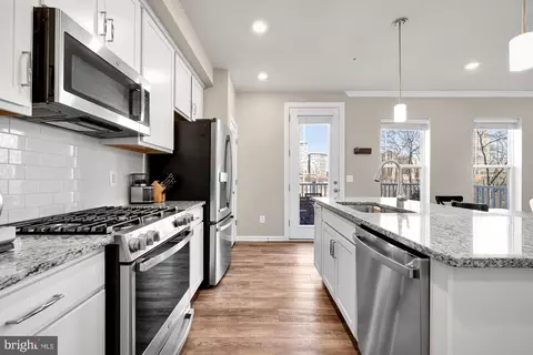 2382 Stella Pl #16, Alexandria, VA 22303