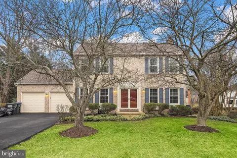 6225 Point Ct, Centreville, VA 20120