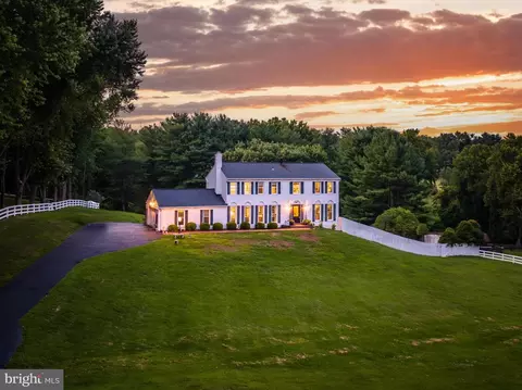 11008 Beach Mill Rd, Great Falls, VA 22066