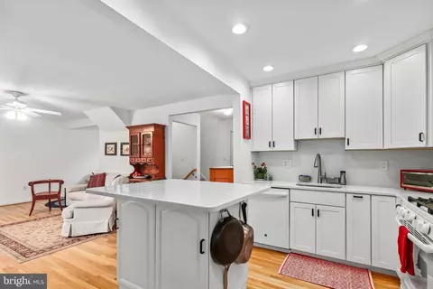 7732 Leonard Dr, Falls Church, VA 22043