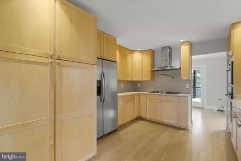 Kitchen - 2516 Soapstone Dr, Reston, VA 20191 photo 2 of 4