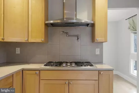 Kitchen - 2516 Soapstone Dr, Reston, VA 20191 photo 4 of 4