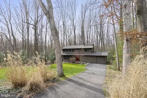 Exterior - 2516 Soapstone Dr, Reston, VA 20191 photo 11 of 12