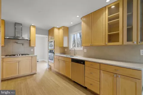 Kitchen - 2516 Soapstone Dr, Reston, VA 20191 photo 1 of 4