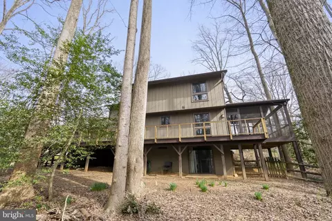 Exterior - 2516 Soapstone Dr, Reston, VA 20191 photo 3 of 12